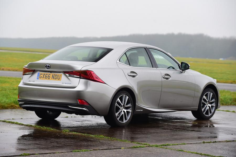  Lexus IS300h 2016 года  (UK) (фото 2 из 9)